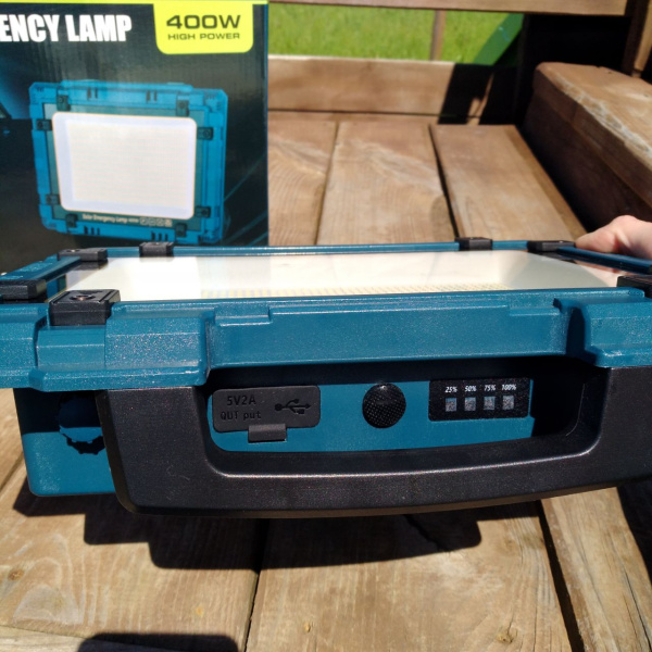 Прожектор - светильник на солнечной батарее Solar Emerygency Lamp 400W, аккумулятор 8х18650 мАч / Power Bank